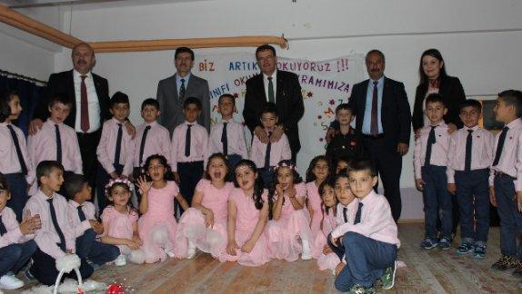 Cevat Ünügür İlkokulunda okuma bayramı yapan öğrencilerini ve kursiyerlerini ziyaret 