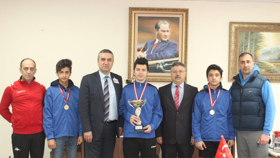 Tayfur Bayar Anadolu Lisesi Öğrencilerinin Badminton Başarısı