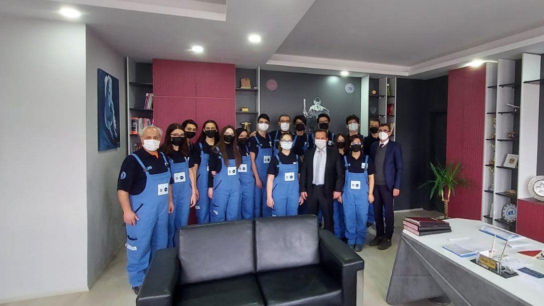 EAL  FRC- Robotik takımının İlçe Milli Eğitim Müdürümüz Mustafa ÖZCAN'ı ziyareti.
