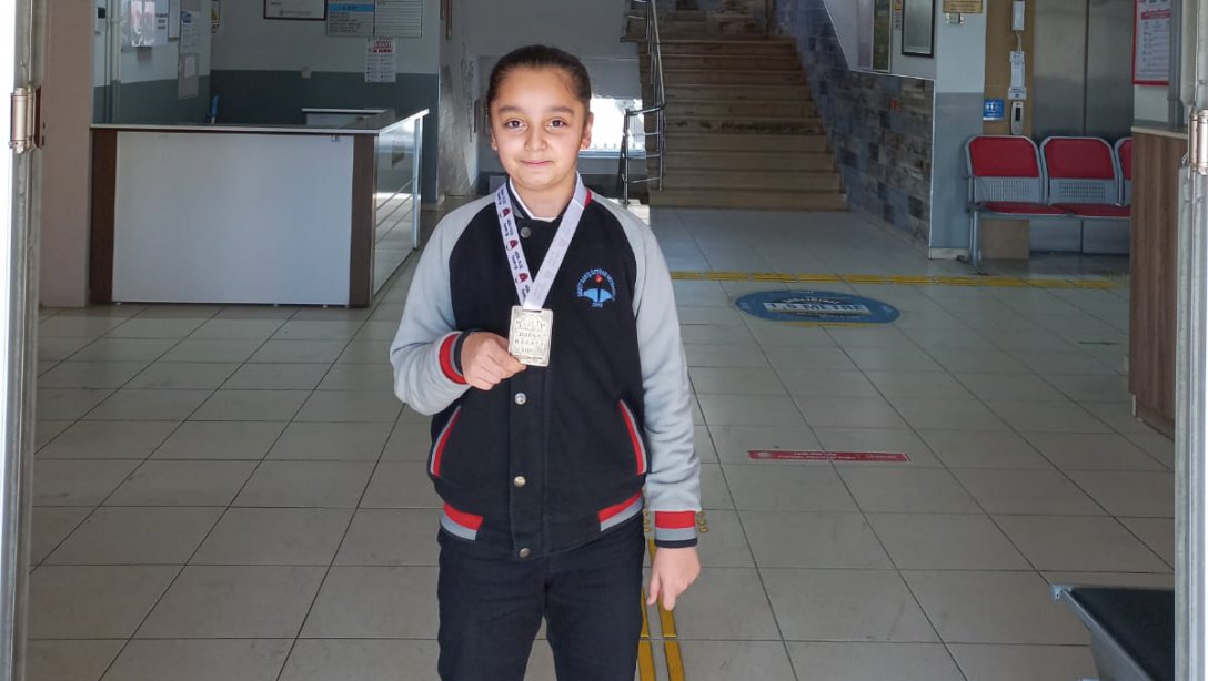 Şehit Barış Öztürk Ortaokulu Türkiye Şampiyonu